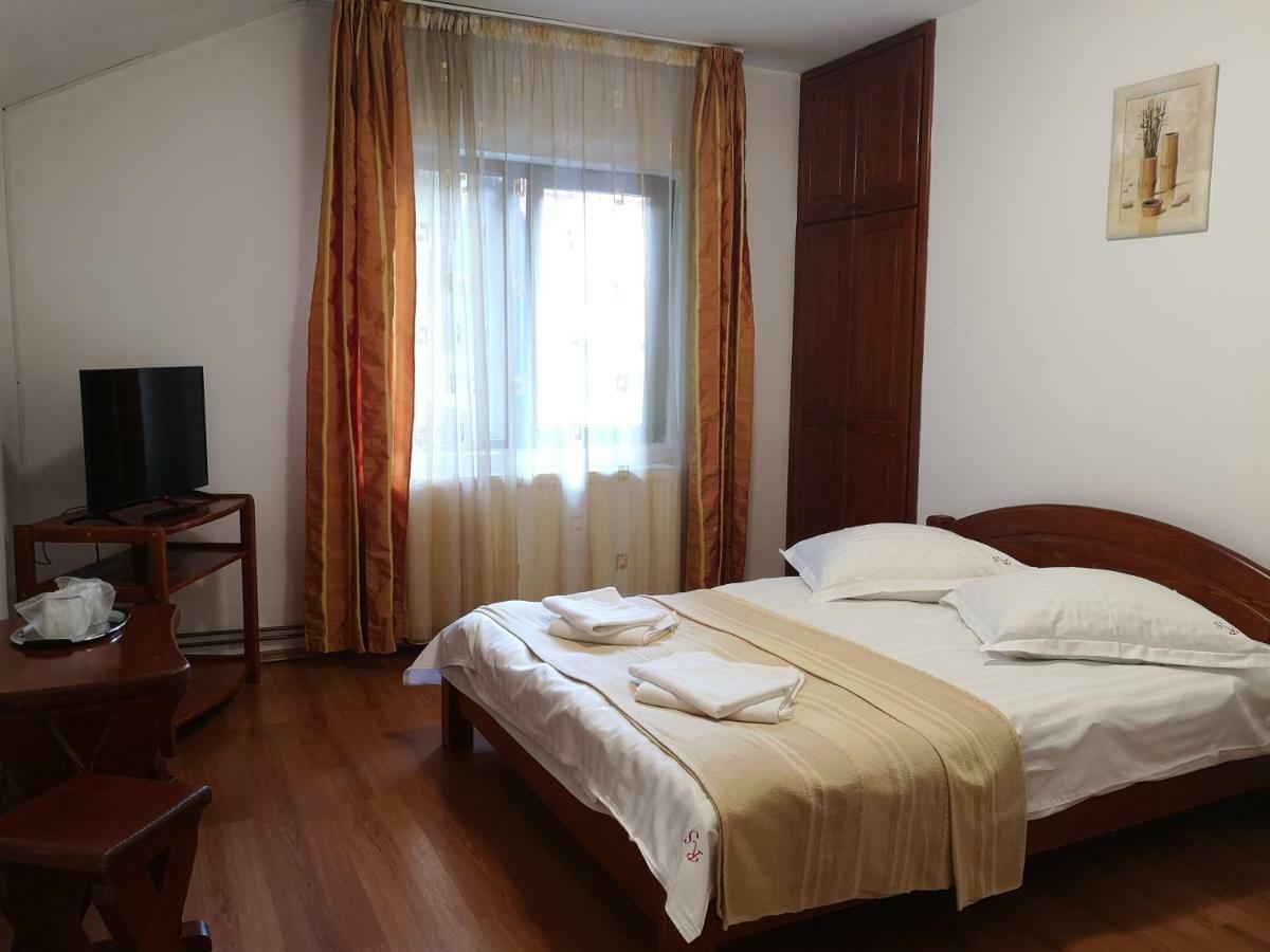 Raza Soarelui Hotel Моечу де Жос Екстериор снимка